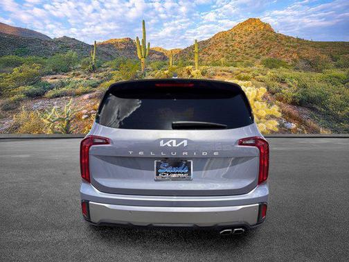 Everlasting Silver 2025 Kia Telluride S