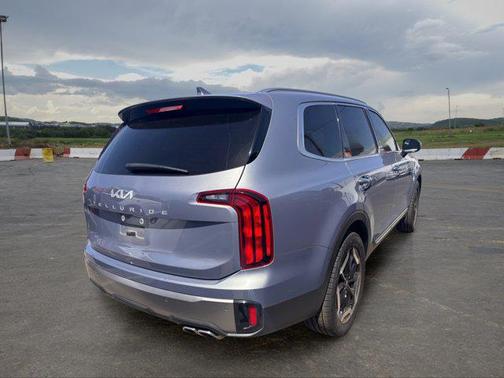 Everlasting Silver 2025 Kia Telluride S