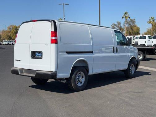 2025 Chevrolet Express 2500 RWD 2500 Regular Wheelbase WT