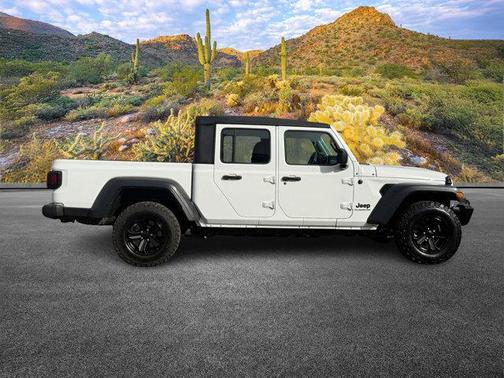 2022 Jeep Gladiator Sport