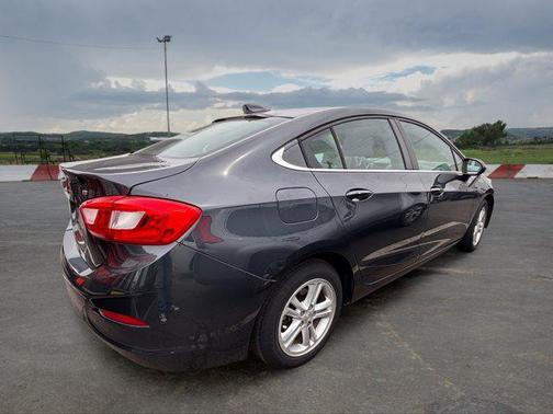 Graphite Metallic 2017 Chevrolet Cruze LT