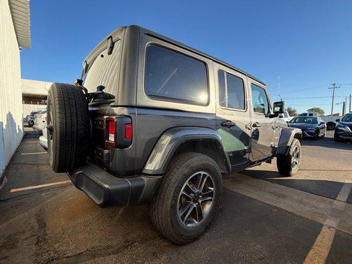 2023 Jeep Wrangler 4-Door Sahara 4x4