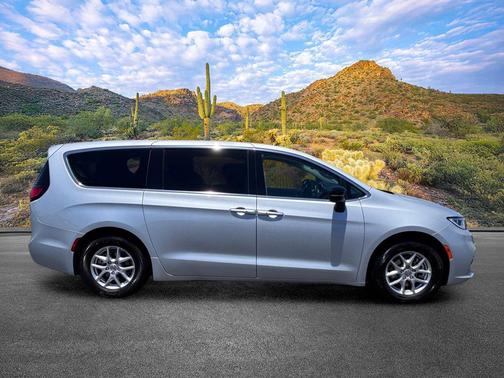 Silver Mist Clearcoat 2024 Chrysler Pacifica Touring L