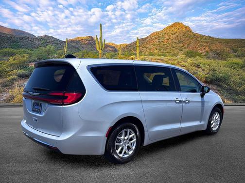 Silver Mist Clearcoat 2024 Chrysler Pacifica Touring L
