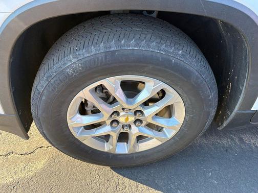 Summit White 2023 Chevrolet Traverse LS