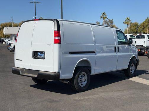 2025 Chevrolet Express 2500 RWD 2500 Regular Wheelbase WT