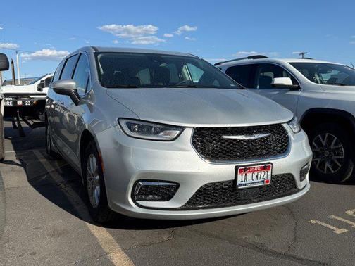 Silver Mist Clearcoat 2023 Chrysler Pacifica Touring L