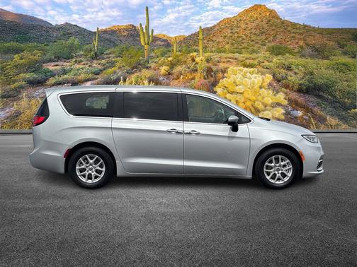 Silver Mist Clearcoat 2023 Chrysler Pacifica Touring L
