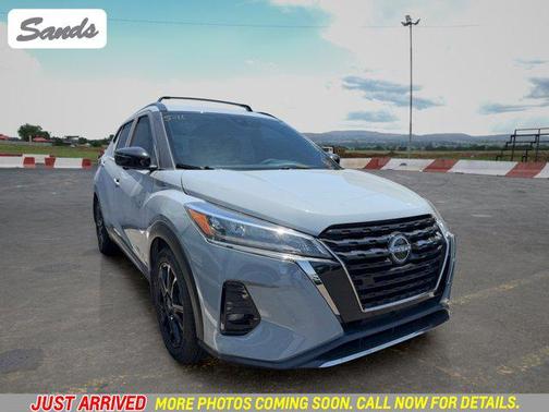 Boulder Gray Pearl 2023 Nissan Kicks SR