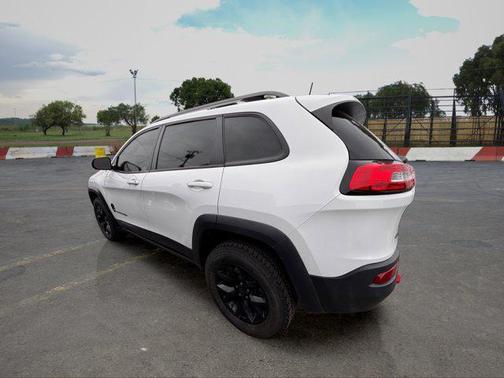 Bright White Clearcoat 2016 Jeep Cherokee Trailhawk