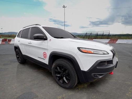 Bright White Clearcoat 2016 Jeep Cherokee Trailhawk