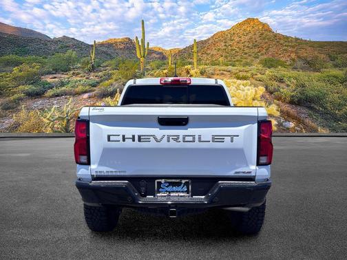 Summit White 2025 Chevrolet Colorado ZR2