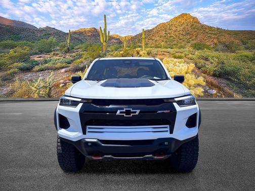 Summit White 2025 Chevrolet Colorado ZR2