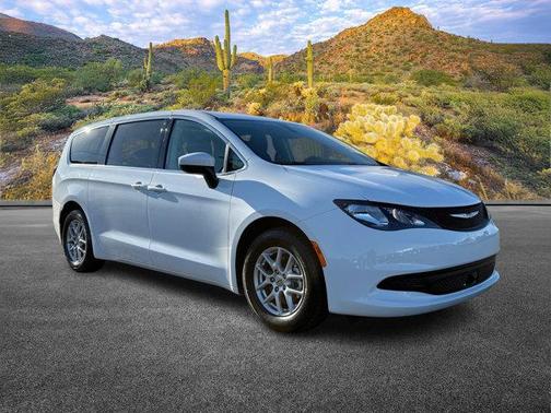 2022 Chrysler Voyager LX