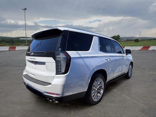 Iridescent Pearl Tricoat 2025 Chevrolet Tahoe 4WD High Country