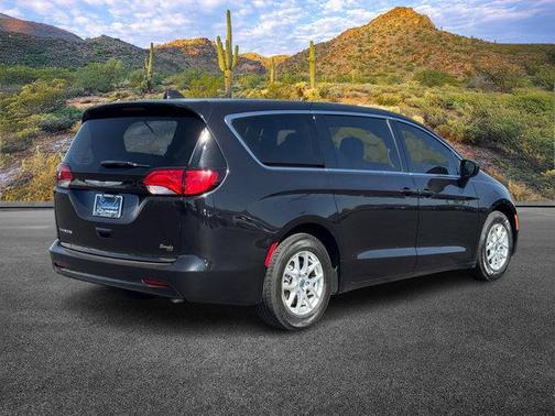 2022 Chrysler Voyager LX