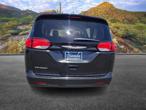 2022 Chrysler Voyager LX