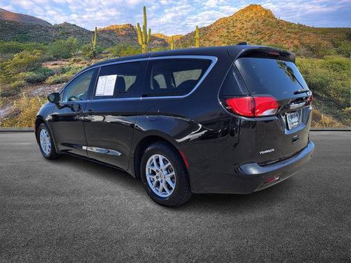 2022 Chrysler Voyager LX