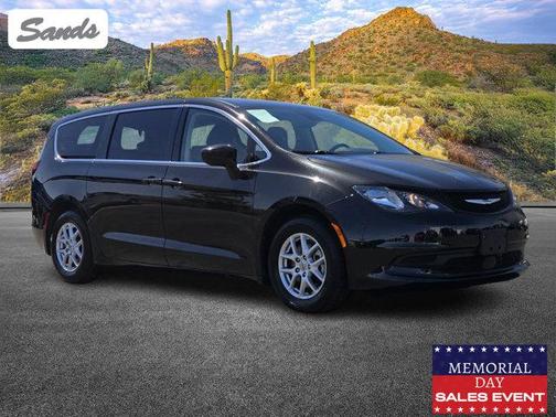 2022 Chrysler Voyager LX