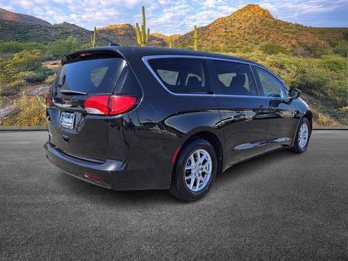 2022 Chrysler Voyager LX
