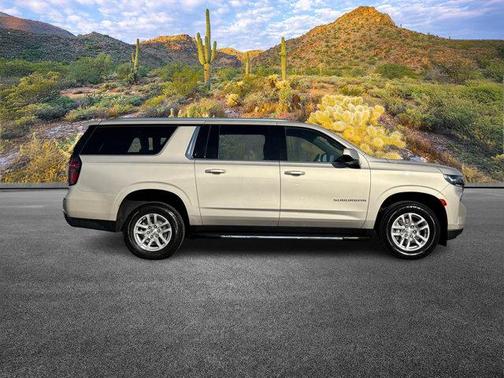 2023 Chevrolet Suburban LT