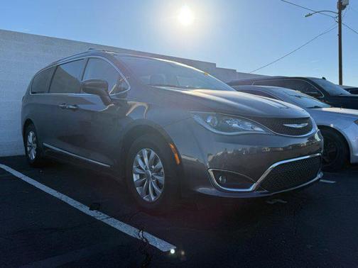 2018 Chrysler Pacifica Touring-L