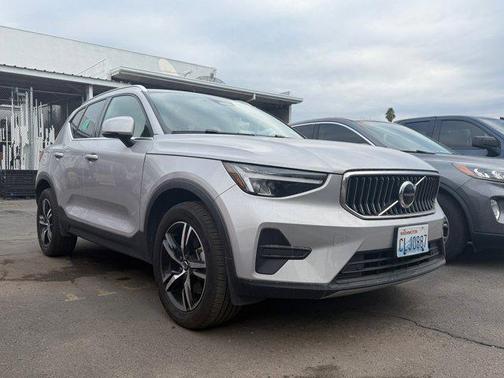 2024 Volvo XC40 B5 Core