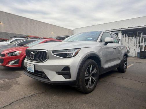 2024 Volvo XC40 B5 Core