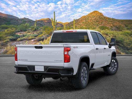 Summit White 2026 Chevrolet Silverado 2500 Custom