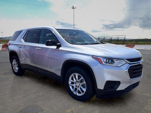 Silver Ice Metallic 2021 Chevrolet Traverse LS