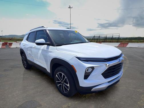 Summit White 2024 Chevrolet Trailblazer LT
