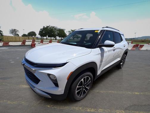 Summit White 2024 Chevrolet Trailblazer LT