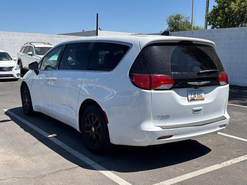 2022 Chrysler Voyager LX