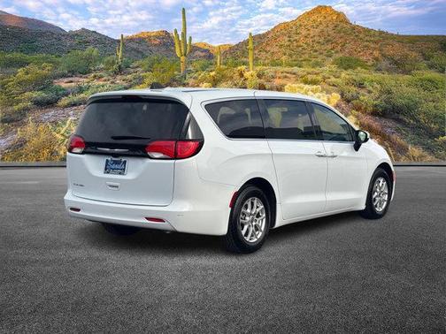 2023 Chrysler Voyager LX