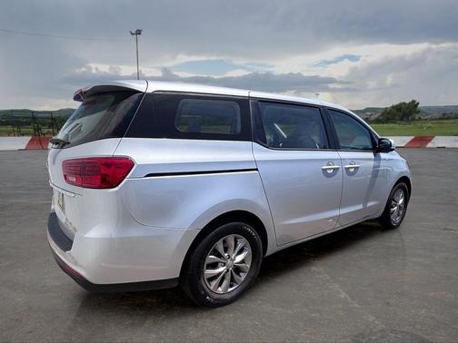 Silky Silver 2020 Kia Sedona L