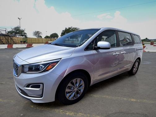 Silky Silver 2020 Kia Sedona L