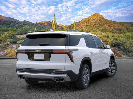 Polar White Tricoat 2026 Chevrolet Traverse LT