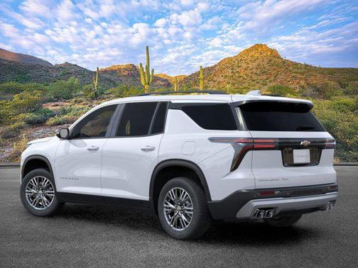 Polar White Tricoat 2026 Chevrolet Traverse LT