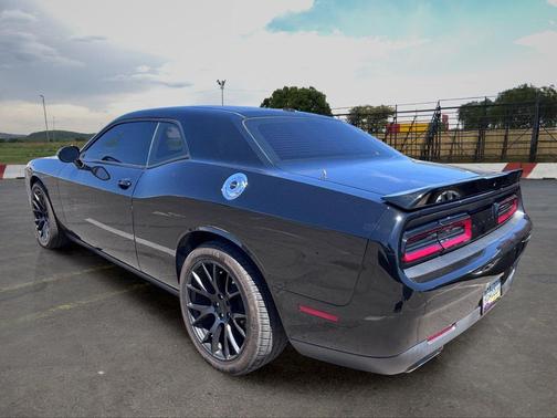 Pitch Black Clearcoat 2019 Dodge Challenger SXT