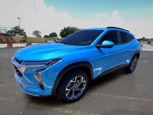 Marina Blue Metallic 2025 Chevrolet Trax LT