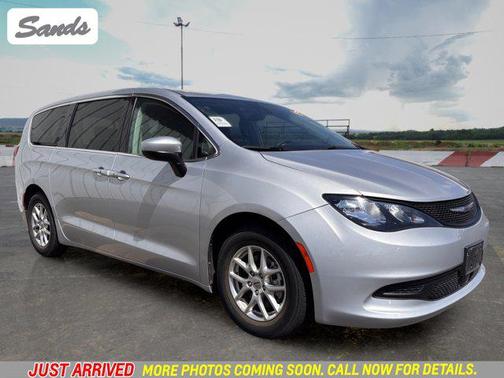Silver Mist Clearcoat 2023 Chrysler Voyager LX