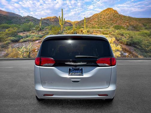 Silver Mist Clearcoat 2023 Chrysler Voyager LX