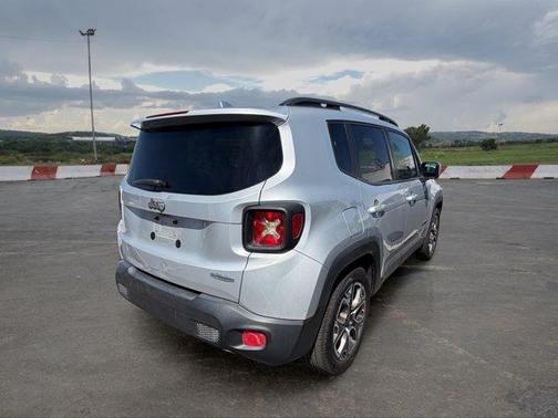 Glacier Metallic 2015 Jeep Renegade Latitude