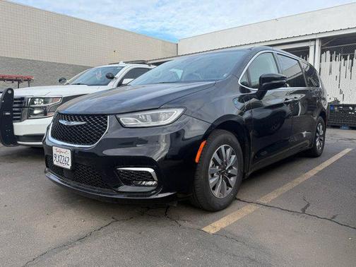 2024 Chrysler Pacifica Hybrid Select