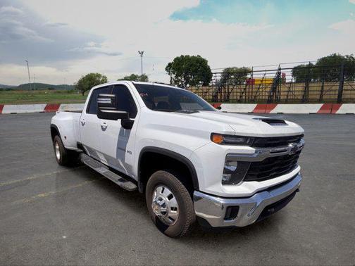 Summit White 2026 Chevrolet Silverado 3500 LT