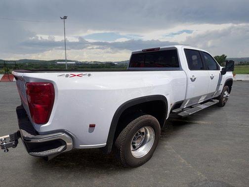 Summit White 2026 Chevrolet Silverado 3500 LT
