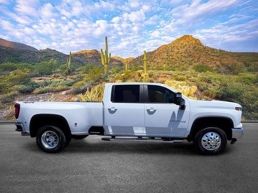 Summit White 2026 Chevrolet Silverado 3500 LT
