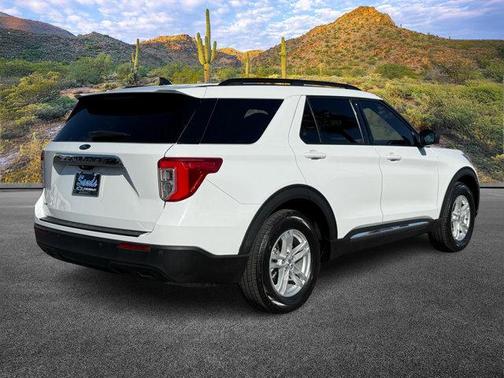 Oxford White 2022 Ford Explorer XLT