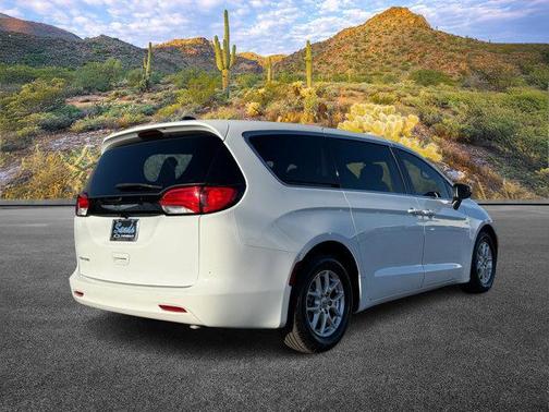 2022 Chrysler Voyager LX