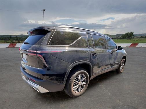 Mosaic Black Metallic 2025 Chevrolet Traverse LT